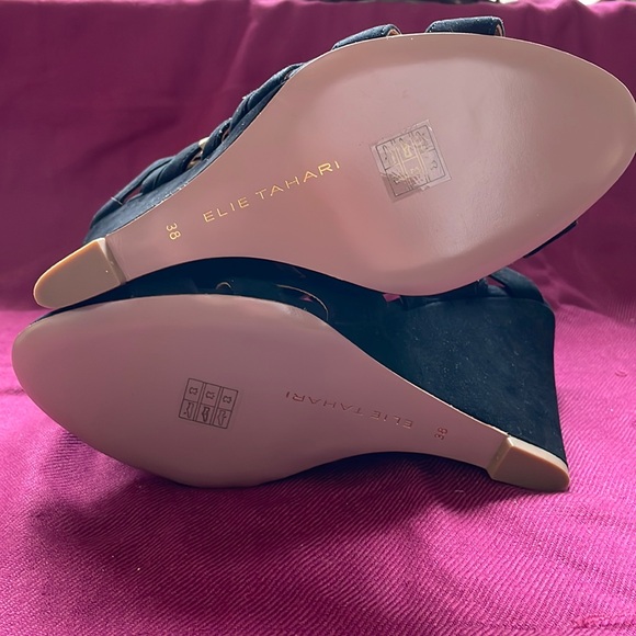 Tahari Gorgeous Black Suede Leather Meredith Wedge Sandals. Size 8. New in Box! - Picture 8 of 14